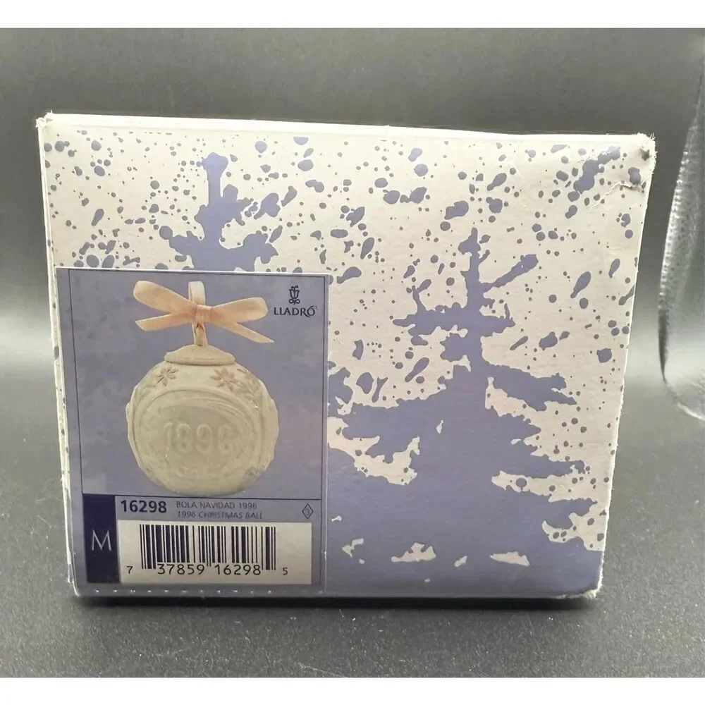 Lladró 1996 Annual Christmas Ball Porcelain Ornament .